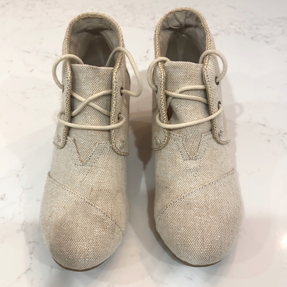 Toms Wedges. Size 7.5
